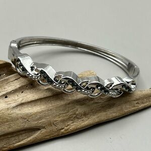 Elegant Silver Chain Bracelet